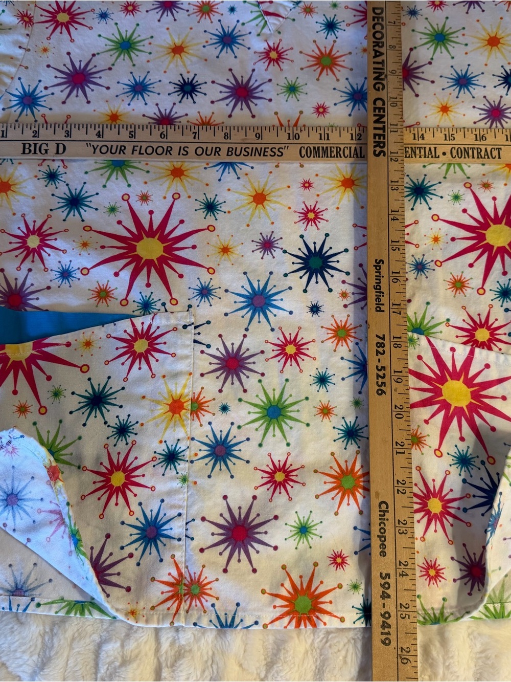 White & Blue Scrub Set With Multicolor Starburst Pattern - Picture 7 of 12